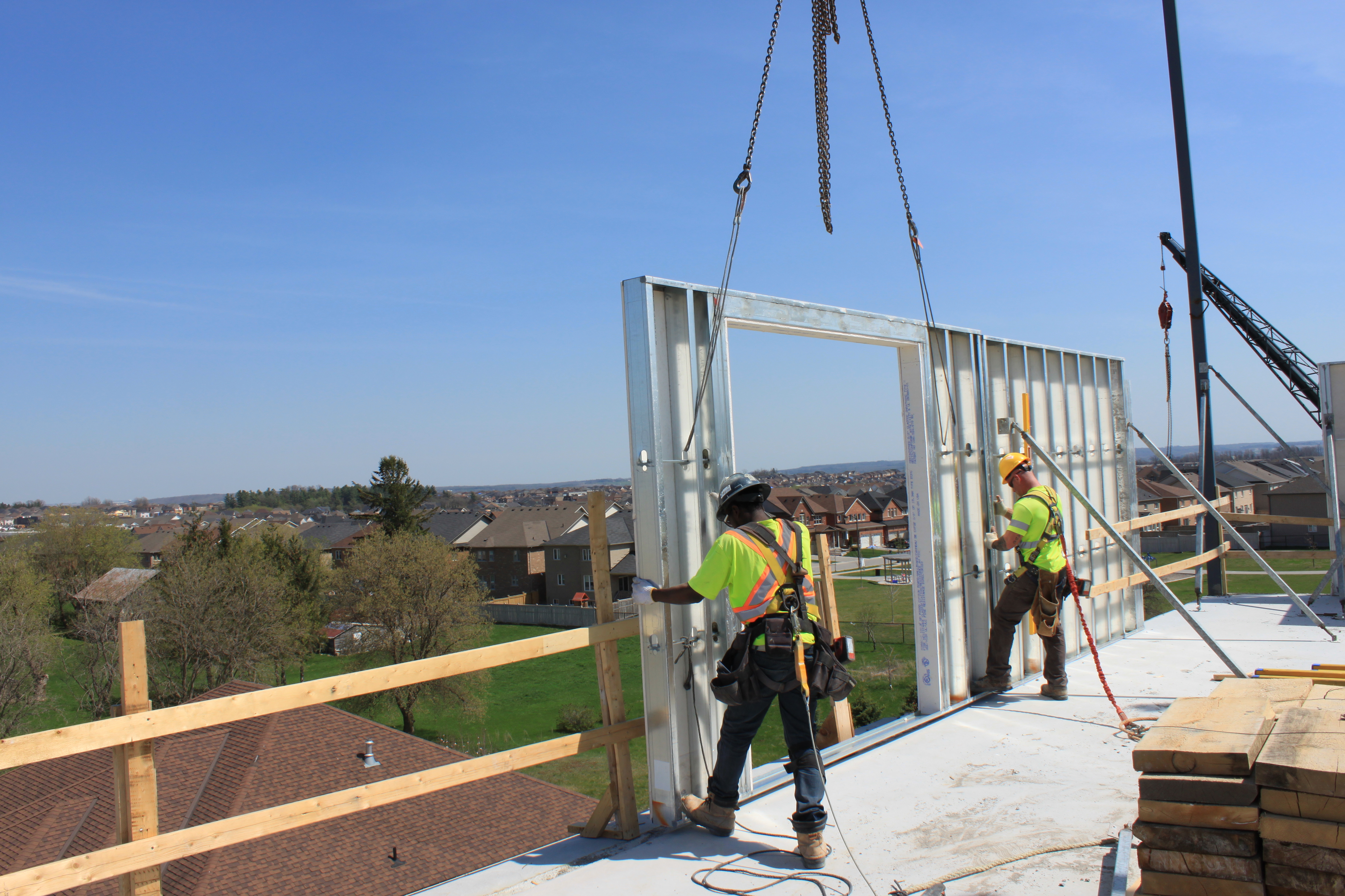 Comslab and comwall (Prefab) being installed